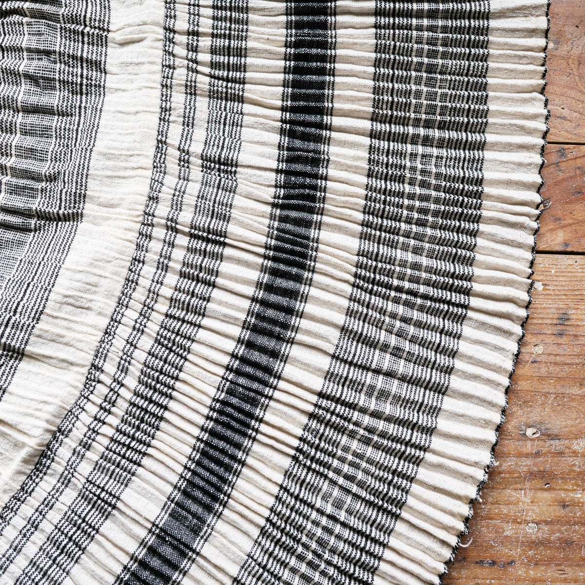 モン族白黒プリーツスカート