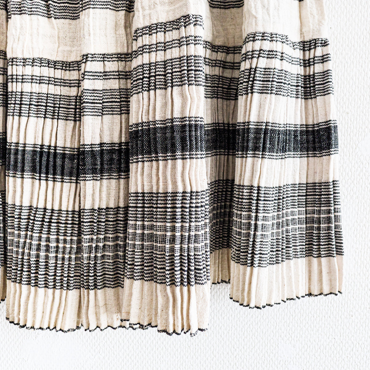 モン族白黒プリーツスカート