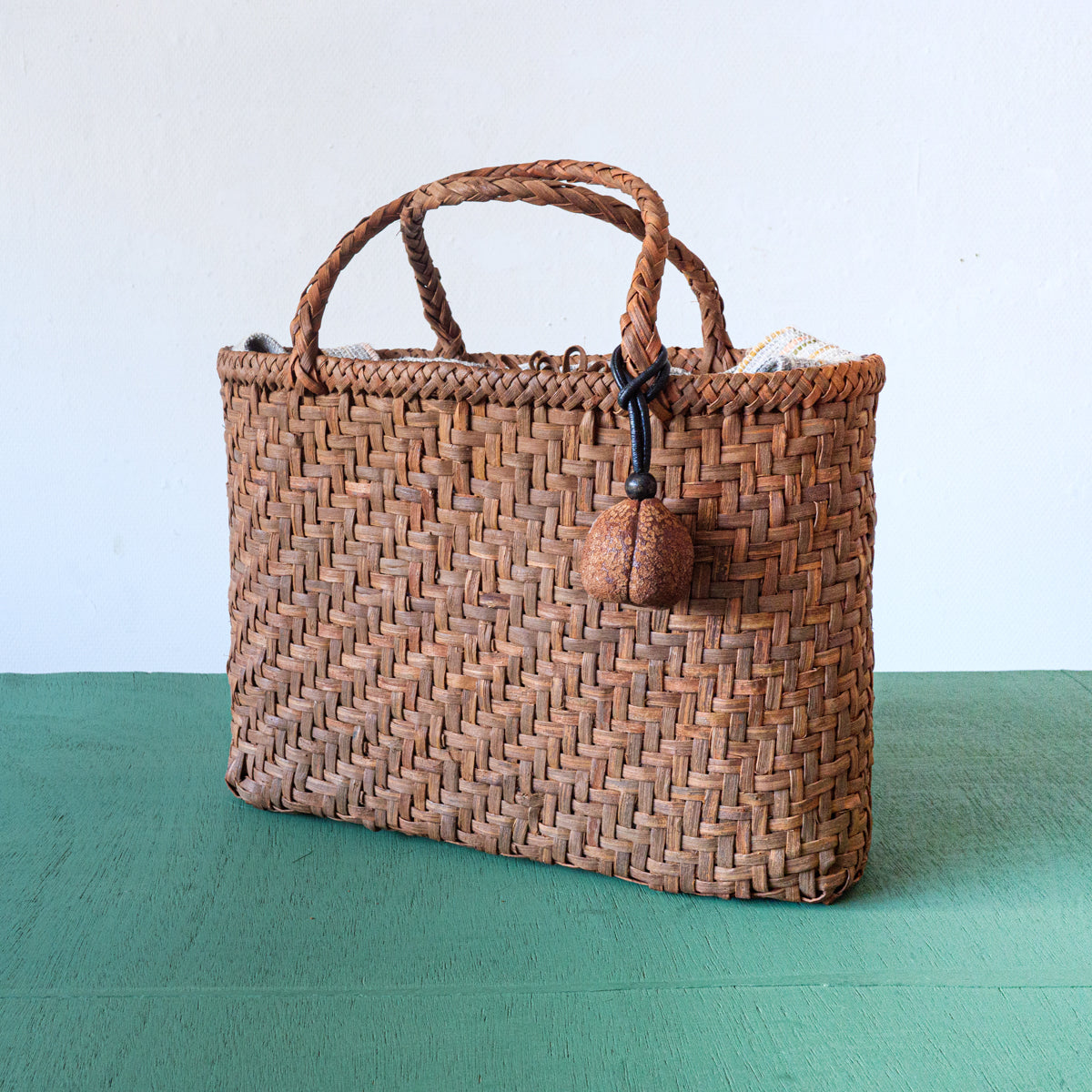 山葡萄バスケット(裂織中敷き)