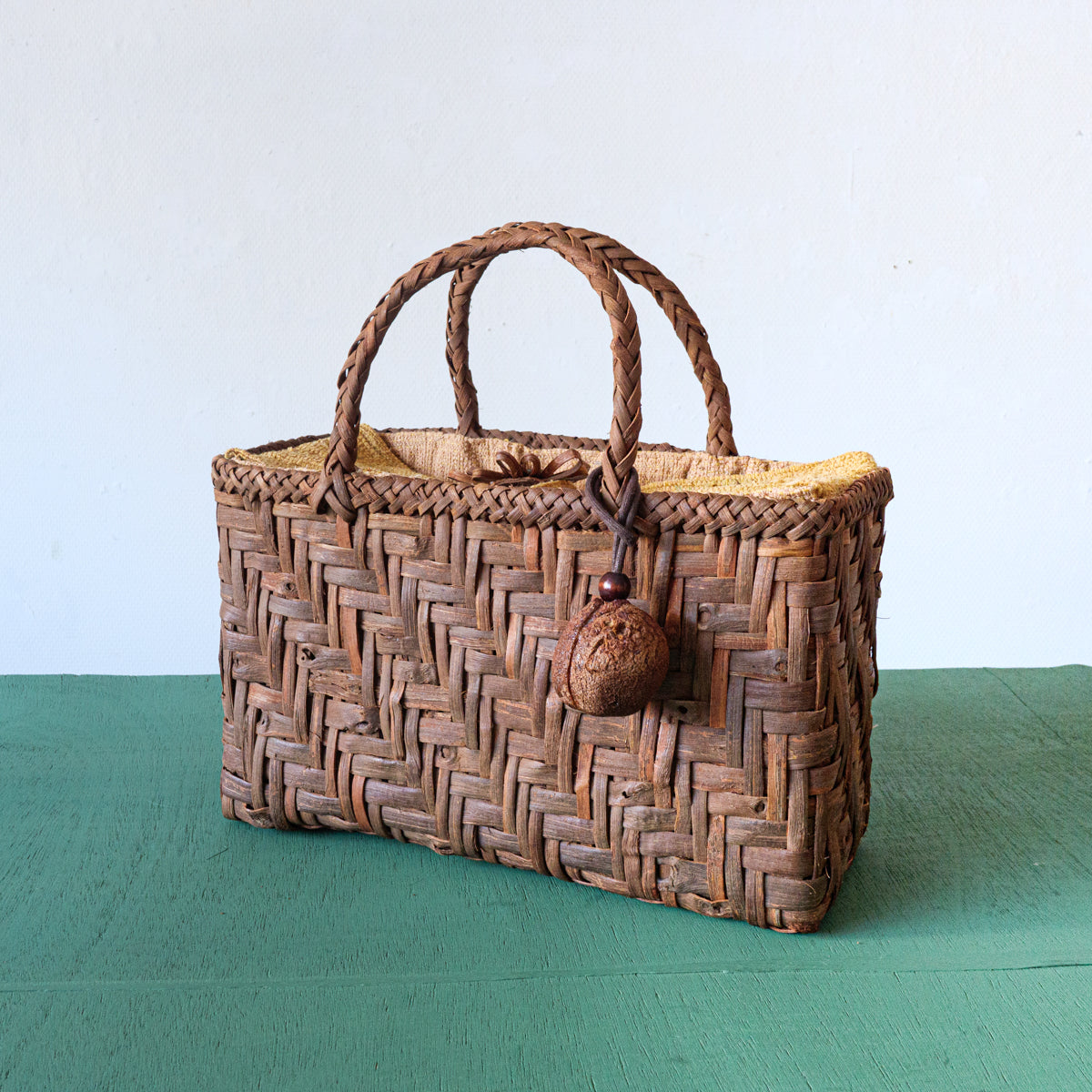 山葡萄バスケット(裂織中敷き)