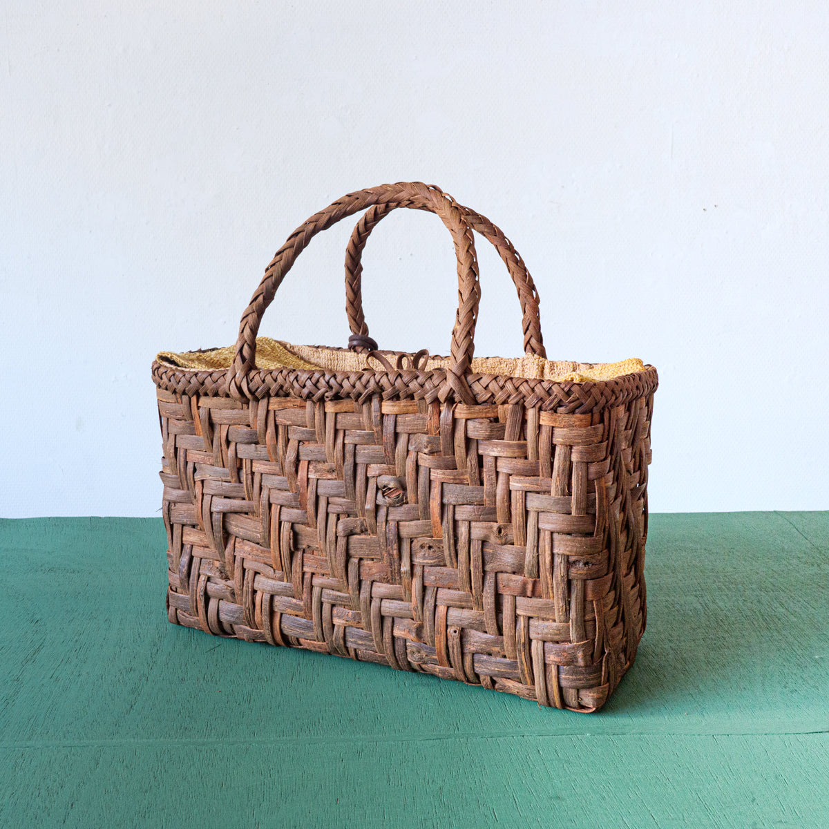 山葡萄バスケット(裂織中敷き)