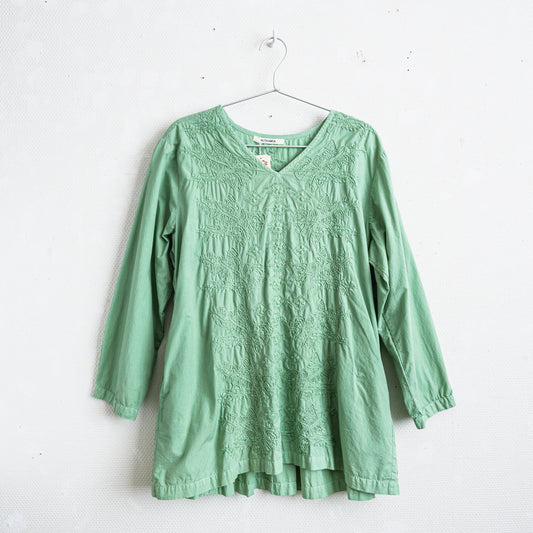 チカン手刺繍Vネックブラウス