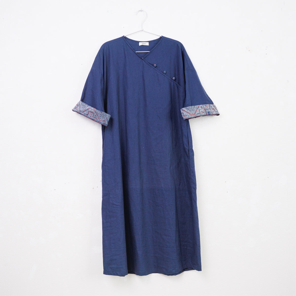 Vネックボタンワンピース［ante］