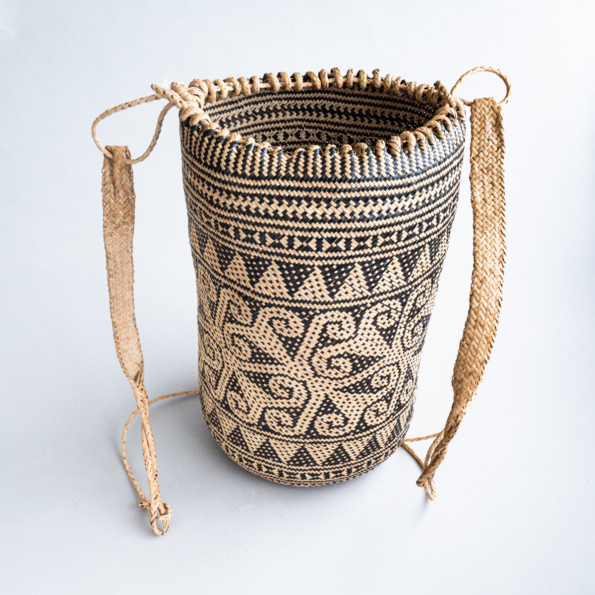 インドネシア群島 (ボルネオ／カリマンタン) ラタン製背負い籠 - 工芸品