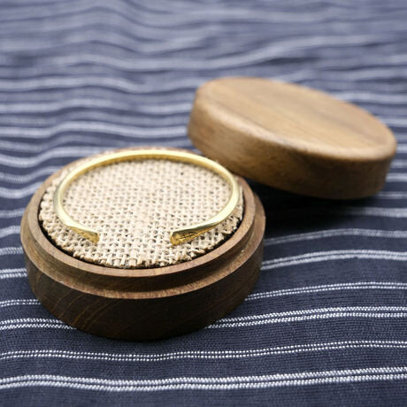 4フェイスブラスバングル