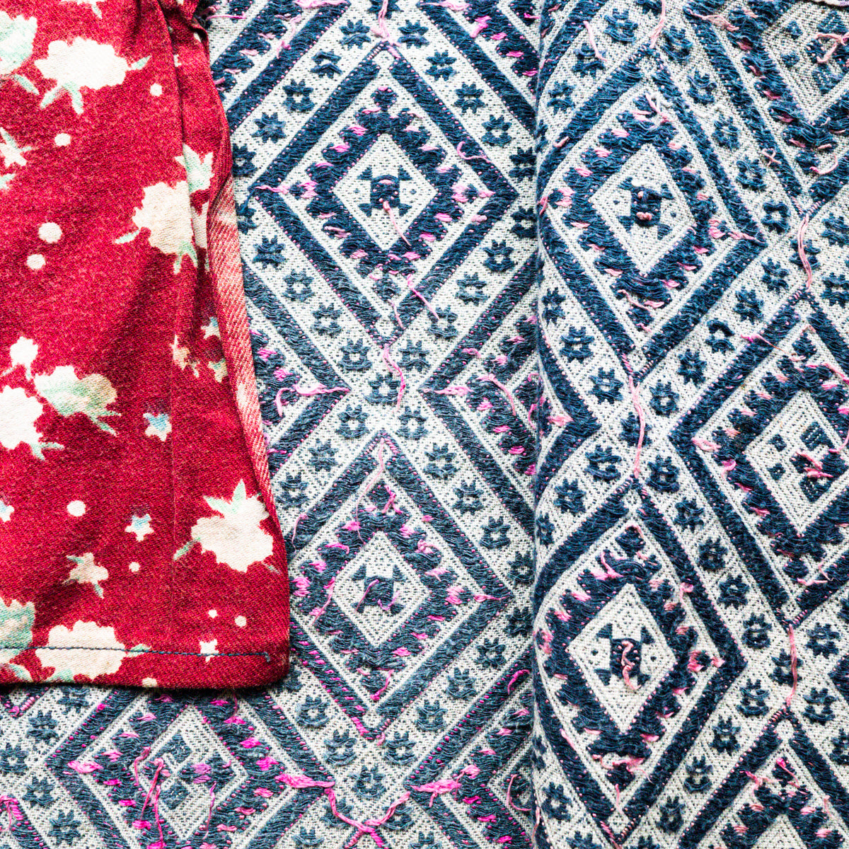 中国満州山岳民族（苗族） 子供の背負い布一部（アンティーク） 】 その他