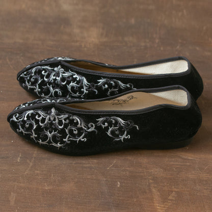 ヴェルベット刺繍靴（黒色）