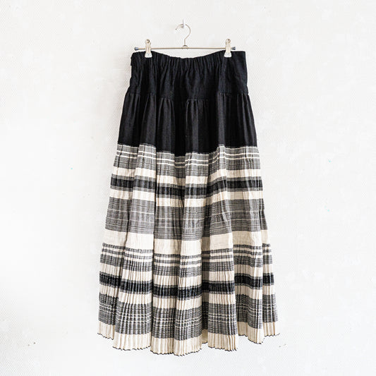 モン族白黒プリーツスカート